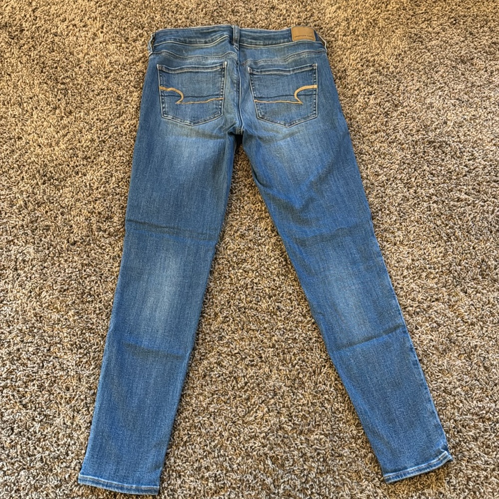 American Eagle size 4 jeggjngs light wash - Picture 2 of 3